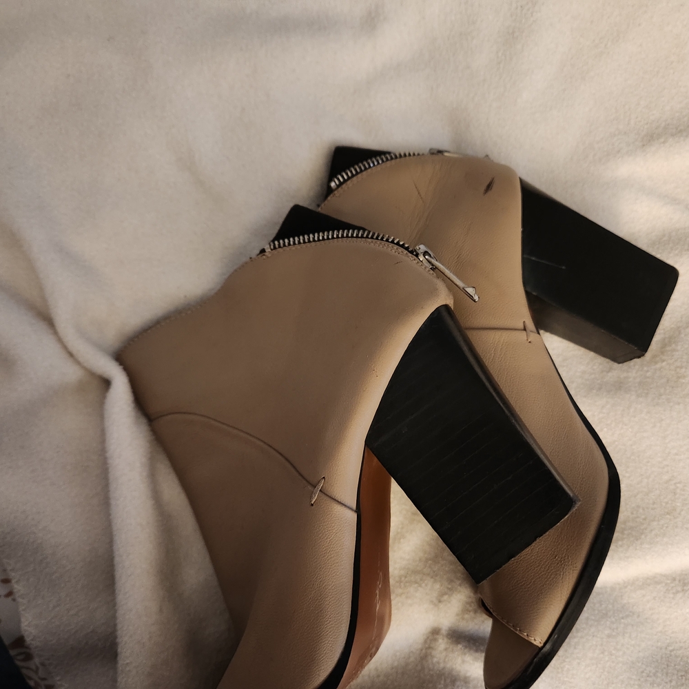 Elegant Tan Block Heel Ankle Boots